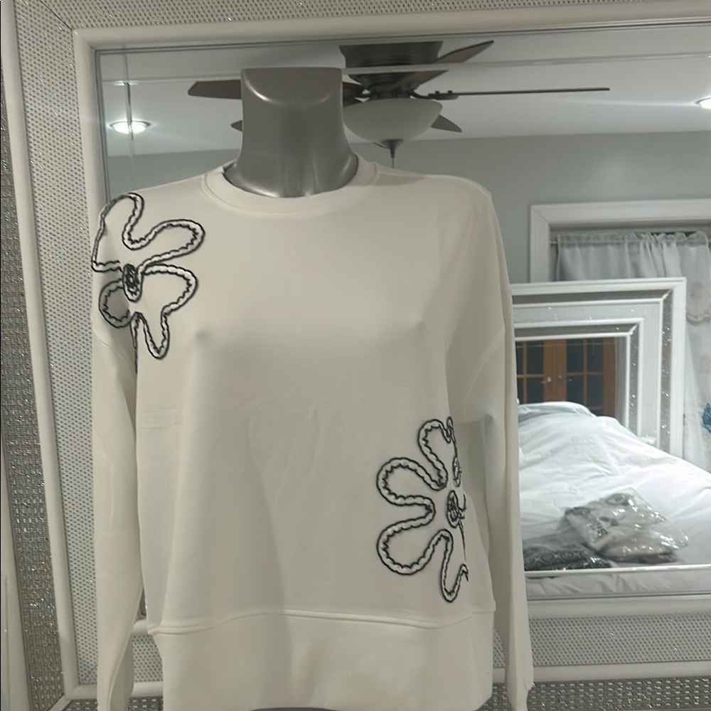 Chic White Sweatshirt with Black Embroidery